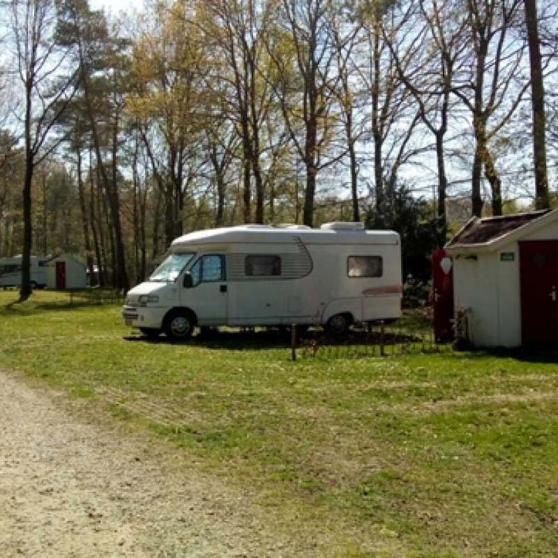 Emplacement pour camping-cars (aussi pour > 3500 kg) avec sanitaires privés